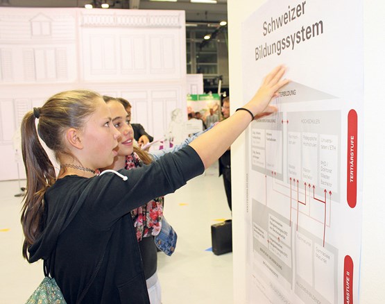 An der Sonderschau «Höhere Berufsbildung und Weiterbildung macht Profis zu Experten» präsentierten rund 40 Branchenverbände und Bildungsinstitutionen ihre Angebote. 