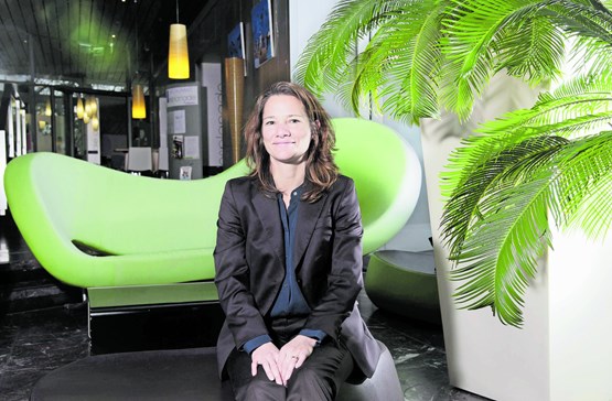 «Notre valeur-ajoutée n’est pas seulement financière. Nous offrons aussi  des compétences transverses, explique Alexandra Le Coz Sanchez, directrice du Private Equity chez Debiopharm  Investment. Nous aimons bien tra­vailler sur la gouvernance, composer un conseil d’administration aux  compétences complémentaires.»PHOTO: Stéphanie Liphardt