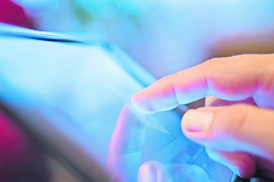 Personne ne vous oblige à raconter vos vacances sur Facebook. Des alternatives existent pour tous ces services. Il faut éviter de rendre l’usager irresponsable.