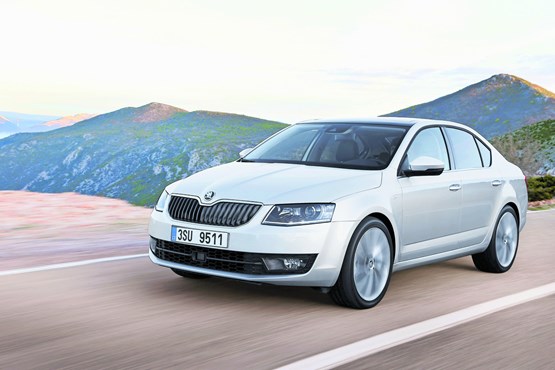 La Skoda Octavia s’offre un nouveau regard et un petit moteur high-tech. La Kodiaq est, quant à elle, le premier SUV du constructeur tchèque. En bas à droite, la Mazda MX-5 coupé-roadster avec hardtop, une ­solution plus confortable en saison hivernale.JLA