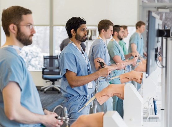 Das Schweizer Unternehmen VirtaMed AG ist weltweit führend, wenn es um die virtuelle Schulung von minimalinvasiven Operationen geht – und für den Export Award nominiert. Die Firma steht stellvertretend dafür, dass die meisten Schweizer Patente aus der Medizintechnik kommen. Bild: VirtaMed