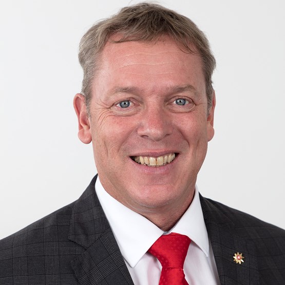 Casimir Platzer: Der Hotelier, Präsident von GastroSuisse und Vorstandsmitglied im Schweizerischen Gewerbeverband sgv setzt sich für eine funktionierende Sozialpartnerschaft ein. Bild: zVg