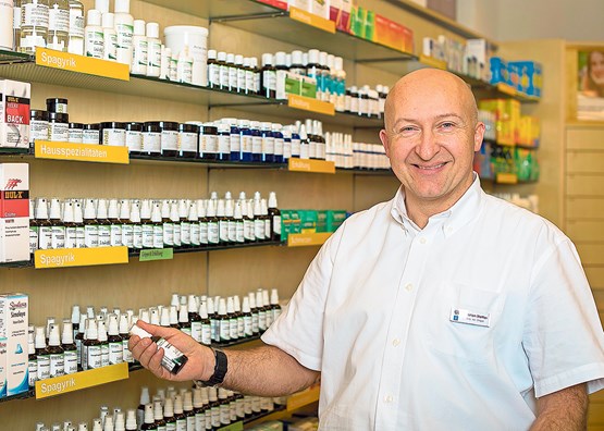Christian Stettler ist Drogist und führt das Stöckli Eggiwil in der zehnten Generation. Bild: zVg