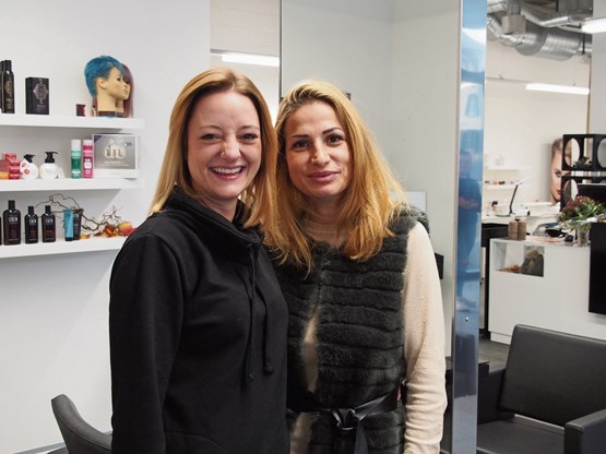 Enfin trouver sa voie: l’apprentie Jeannette Egger (à gauche) et la directrice Daniela Heric, ravies de cette collaboration.Photo: dr