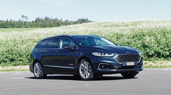 Das Ford-Flaggschiff mit Hybridantrieb: Der aktuelle Mondeo bietet als Kombi viel Auto für Beruf und Familie.Bild: Roland Hofer