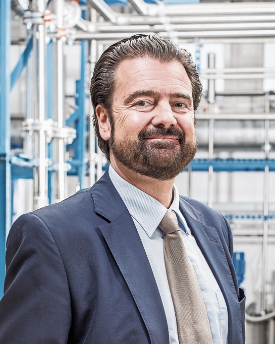 «es reicht nicht, von Bürokratieabbau nur zu reden;man muss ihn auch umsetzen.» Lionel Schlessinger *