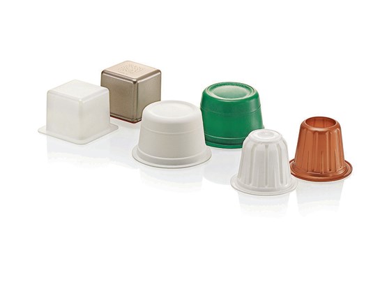 Schnell, präzise und zuverlässig: Ein jährlicher Output von fast zwei Milliarden Kapseln macht die Säntis Packaging AG in Rüthi/SG zum unangefochtenen Profi in dieser Branche.Bild: zVg