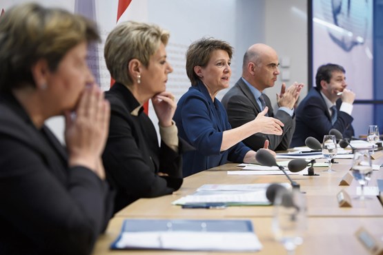 Der Bundesrat hat harte Massnahmen gegen die Corona-Krise ergriffen. Der Schweizerische Gewerbeverband sgv unterstützt die Regierung darin – und fordert bei den Massnahmen: «KMU first!»Bild: Keystone Anthony Anex