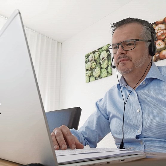 Robert Gmür, Berufsfachschullehrer bzi im Unterricht mit seinen Restaurantklassen EFZ.Bild: zVg/bzi Interlaken