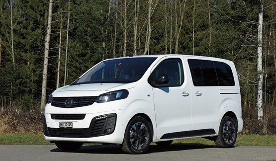 Ideal für den gemischten Betrieb: Mit dem neuen Zafira Life lassen sich bis neun Personen oder bis rund drei Kubikmeter Waren verschieben.Bild: Christoph Jenny