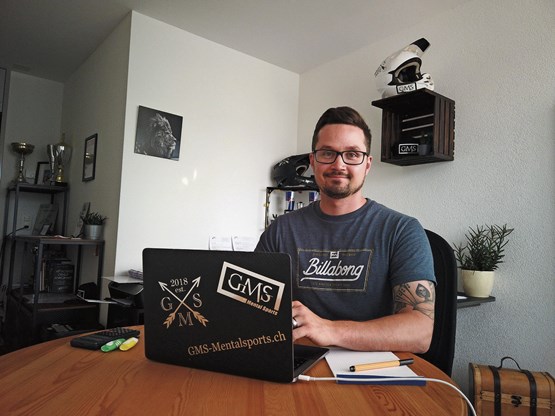 Aus der Praxis für die Praxis: Simon Gosso ist überzeugt vom Online-Unterricht des SIU. Bild: zVg