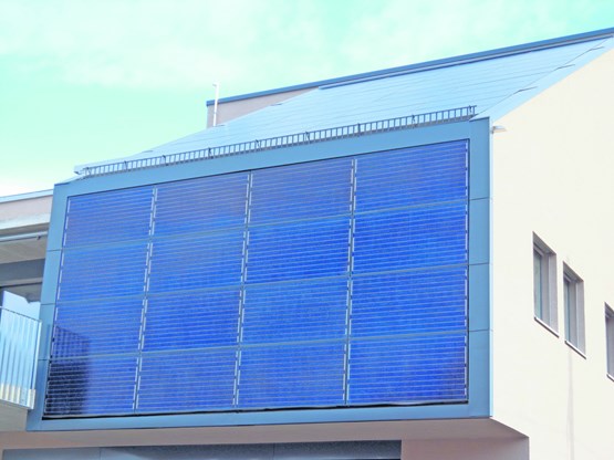 Die Detailansicht der Solar-Hülle zeigt eine anliegende und einheitliche Textur.