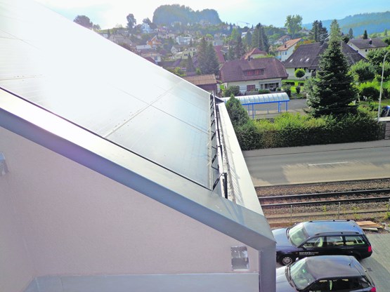 Sauber bis ins Detail gelöst: verdeckte Entwässerung mit innenliegender Rinne.